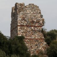 Σωζόμενος Πύργος στα βυζαντινά τείχη.